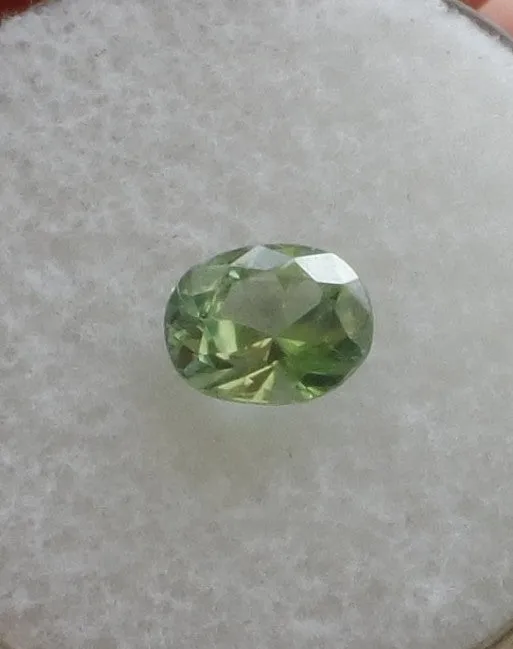 1.07cts. GORGEOUS LEAF GREEN COLOR MONTANA SAPPHIRE