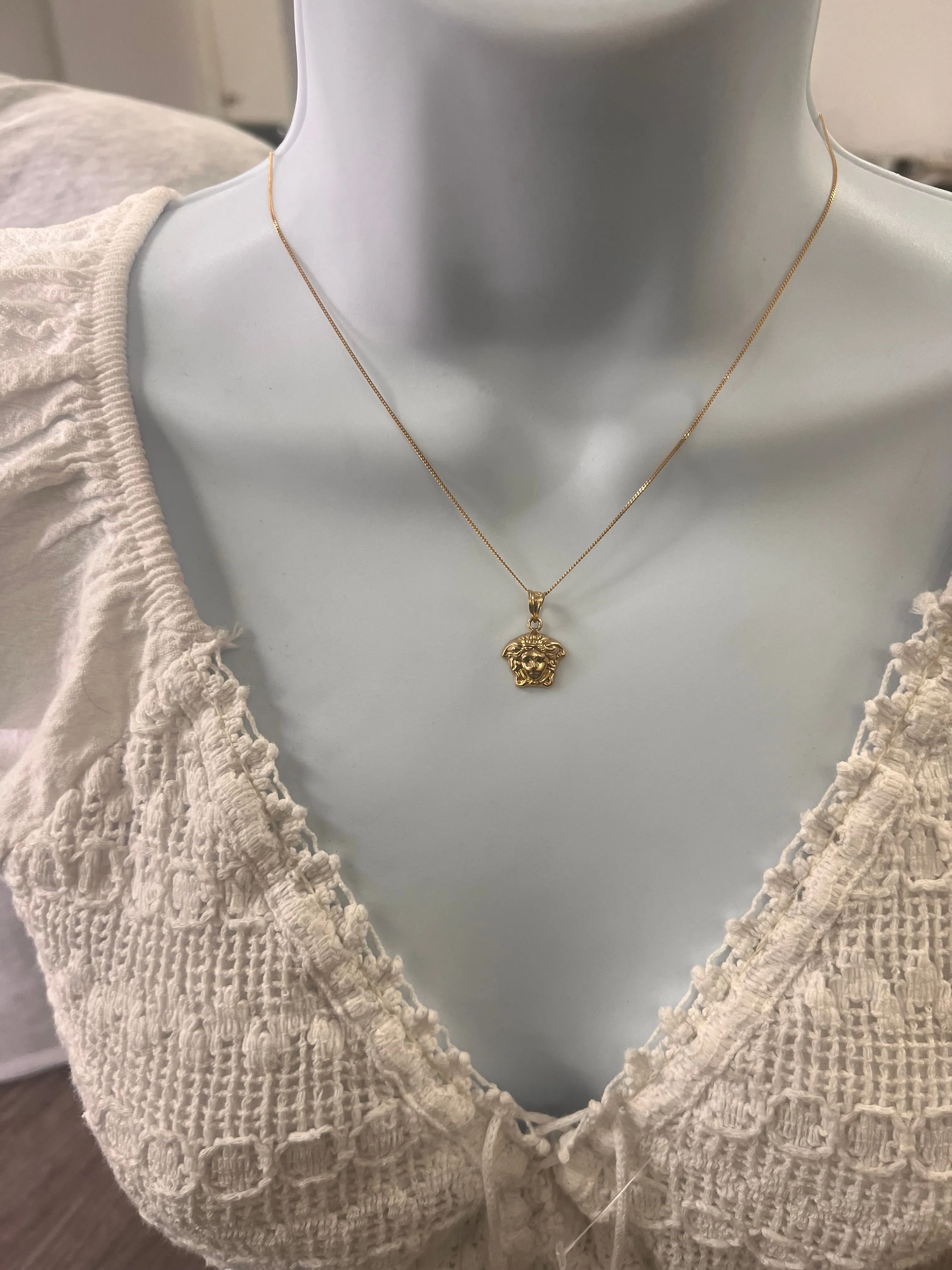 10K Yellow gold medusa pendant chain-14