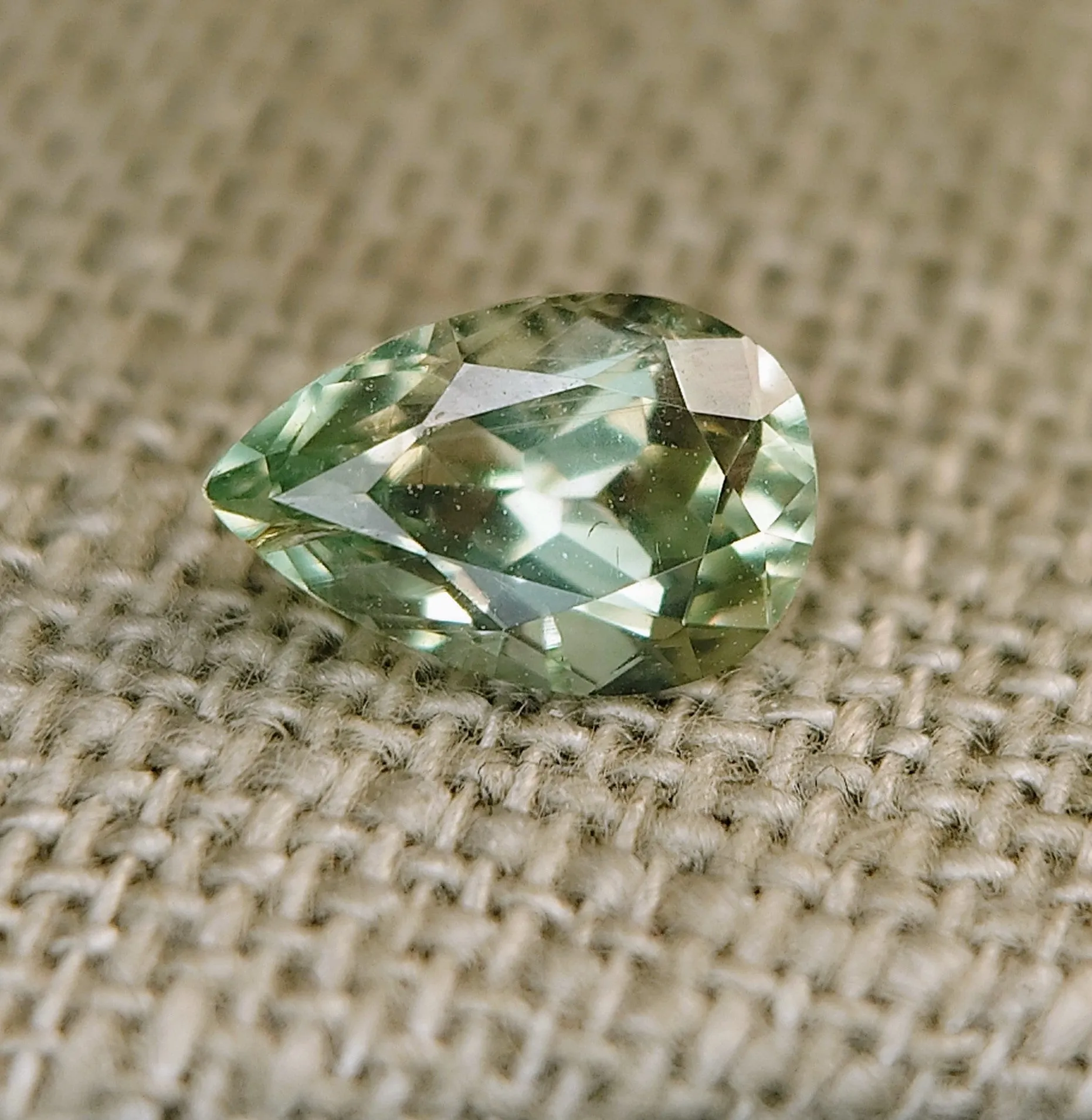 1.39ct GREEN PEAR CUT MONTANA SAPPHIRE