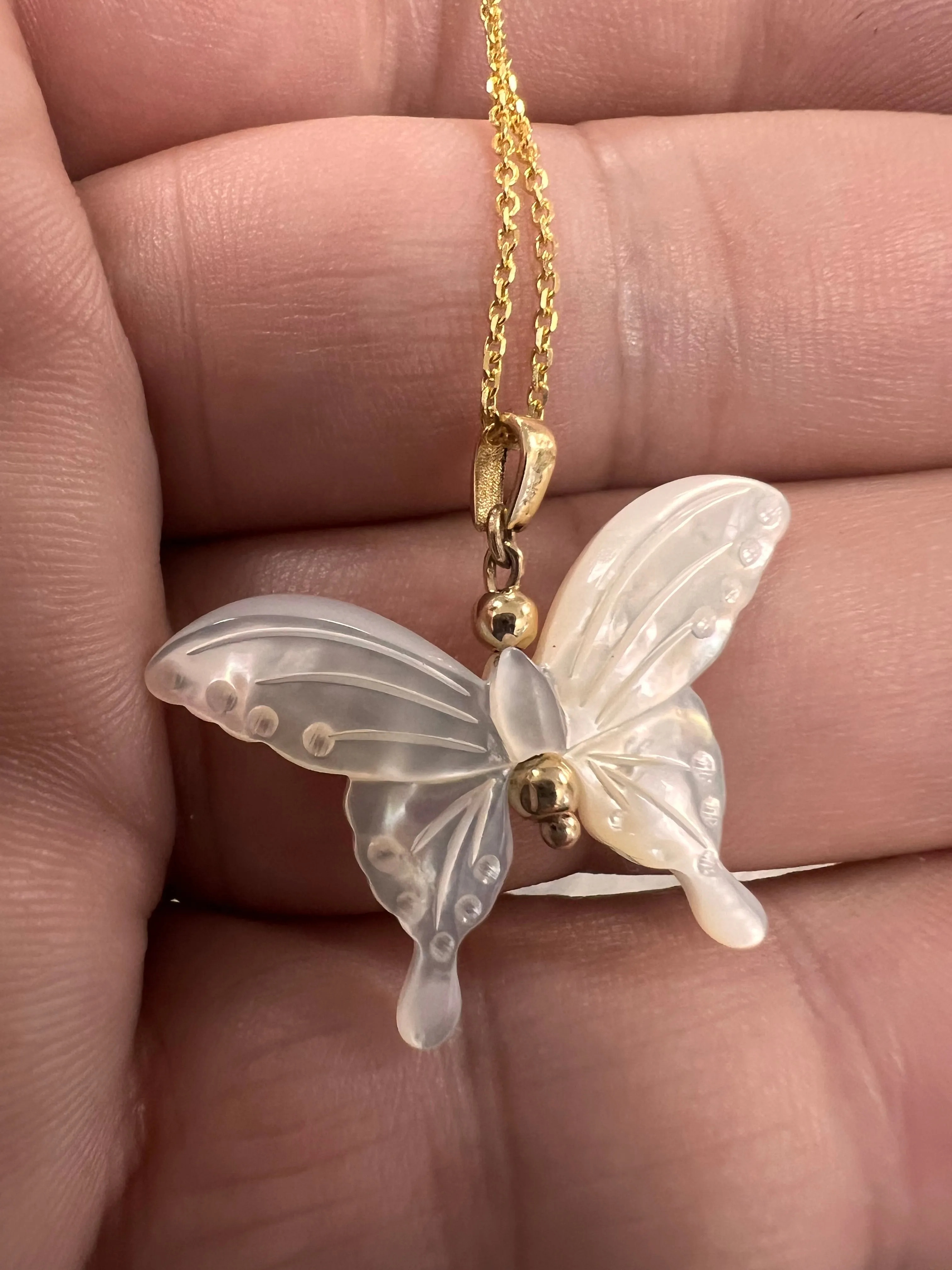 14K Yellow gold choker mother pearl carving butterfly pendant-25337