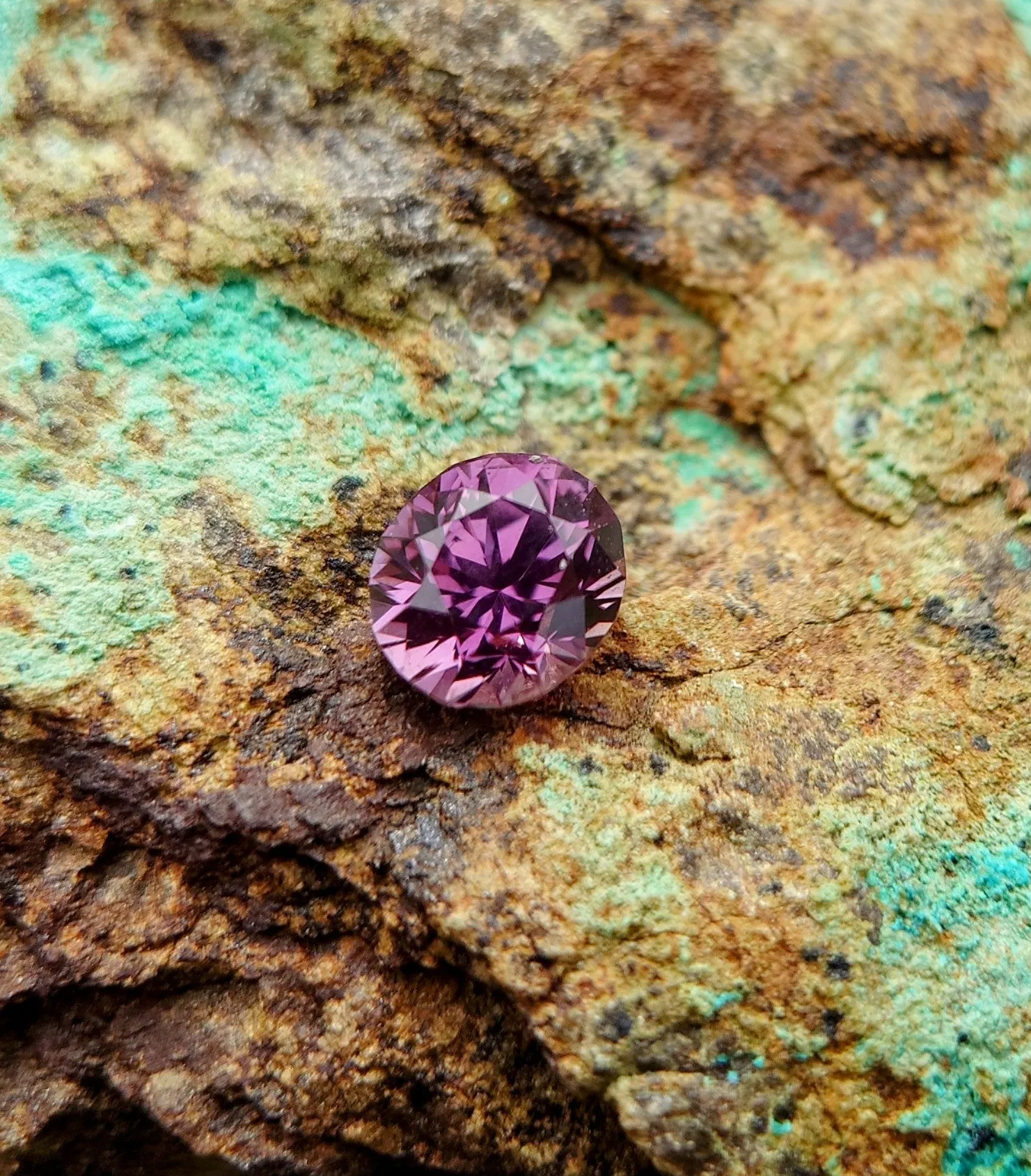 2.24ct HUCKLEBERRY PURPLE TO RED COLOR CHANGE MONTANA SAPPHIRE