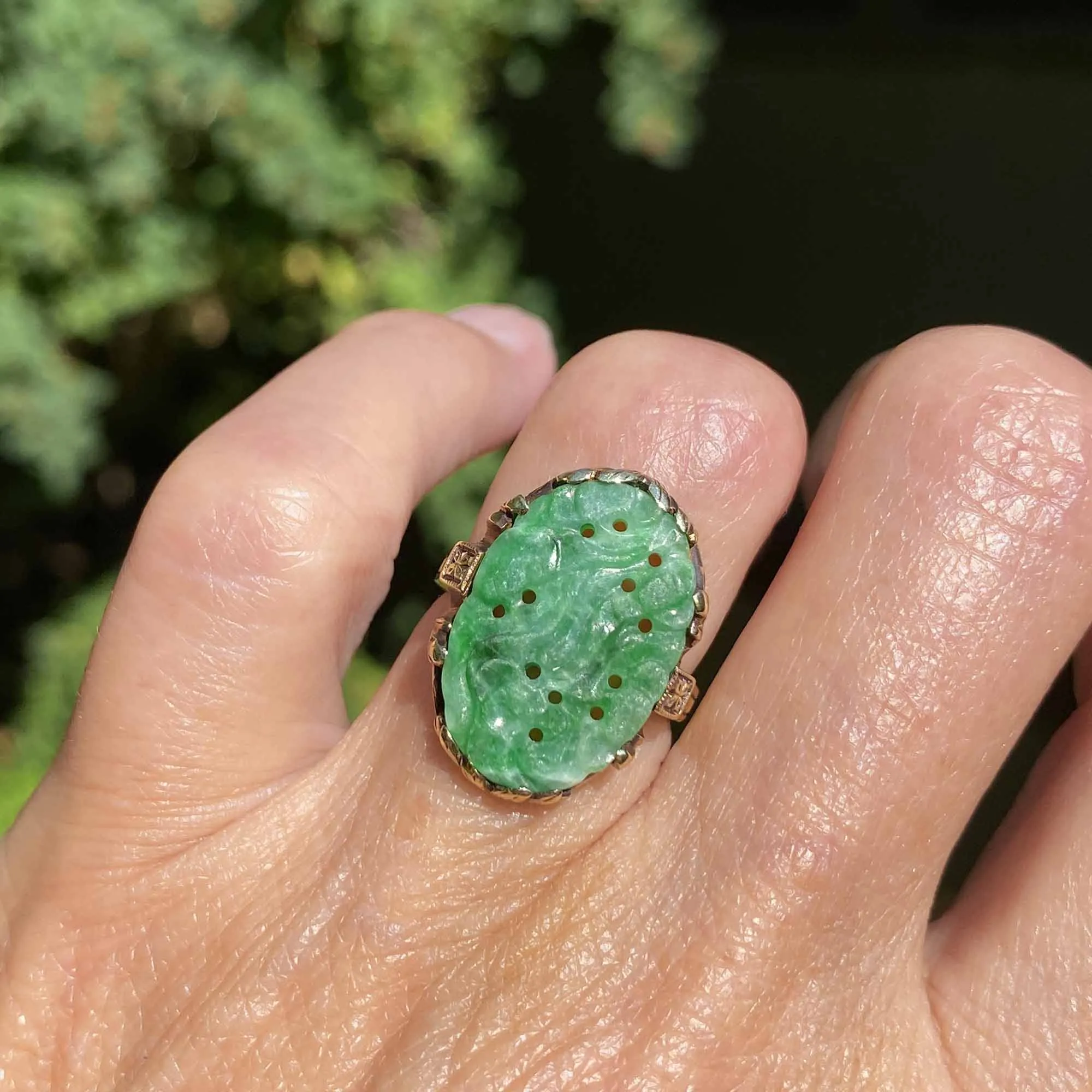 Art Deco 14K Gold Pierced Carved Jade Ring