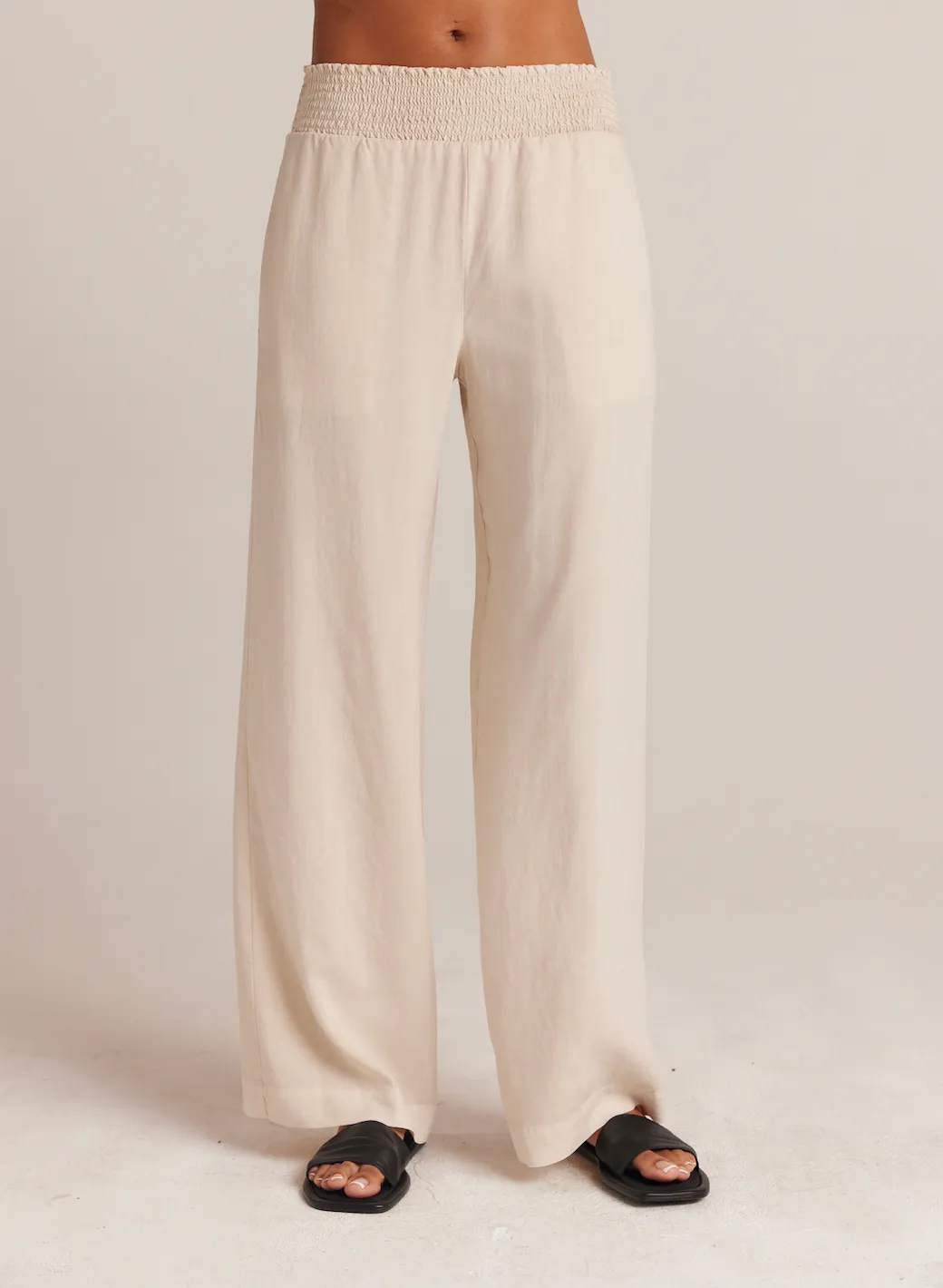 BELLA DAHL SMOCKED WAIST WIDE LEG PANT