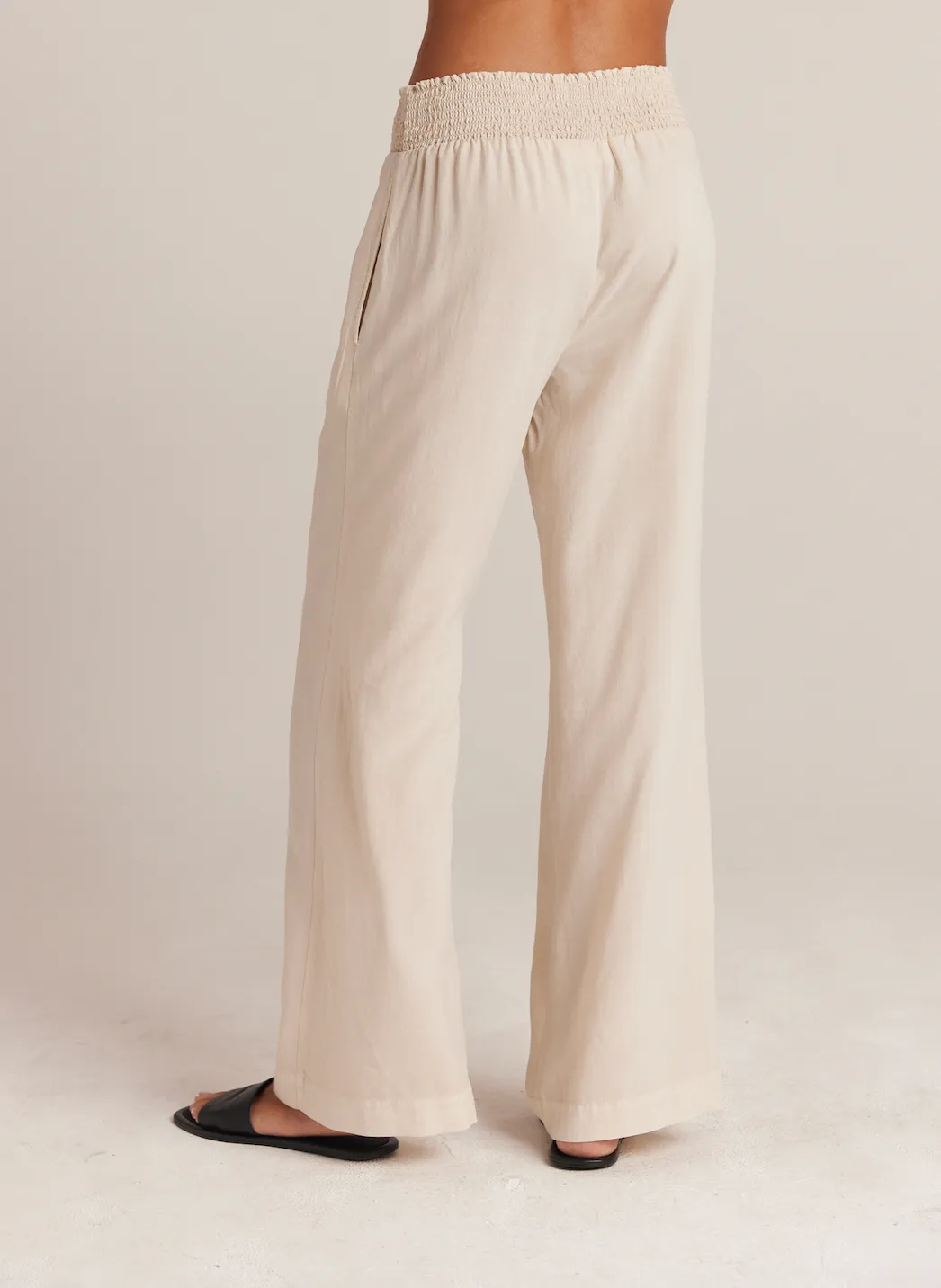 BELLA DAHL SMOCKED WAIST WIDE LEG PANT