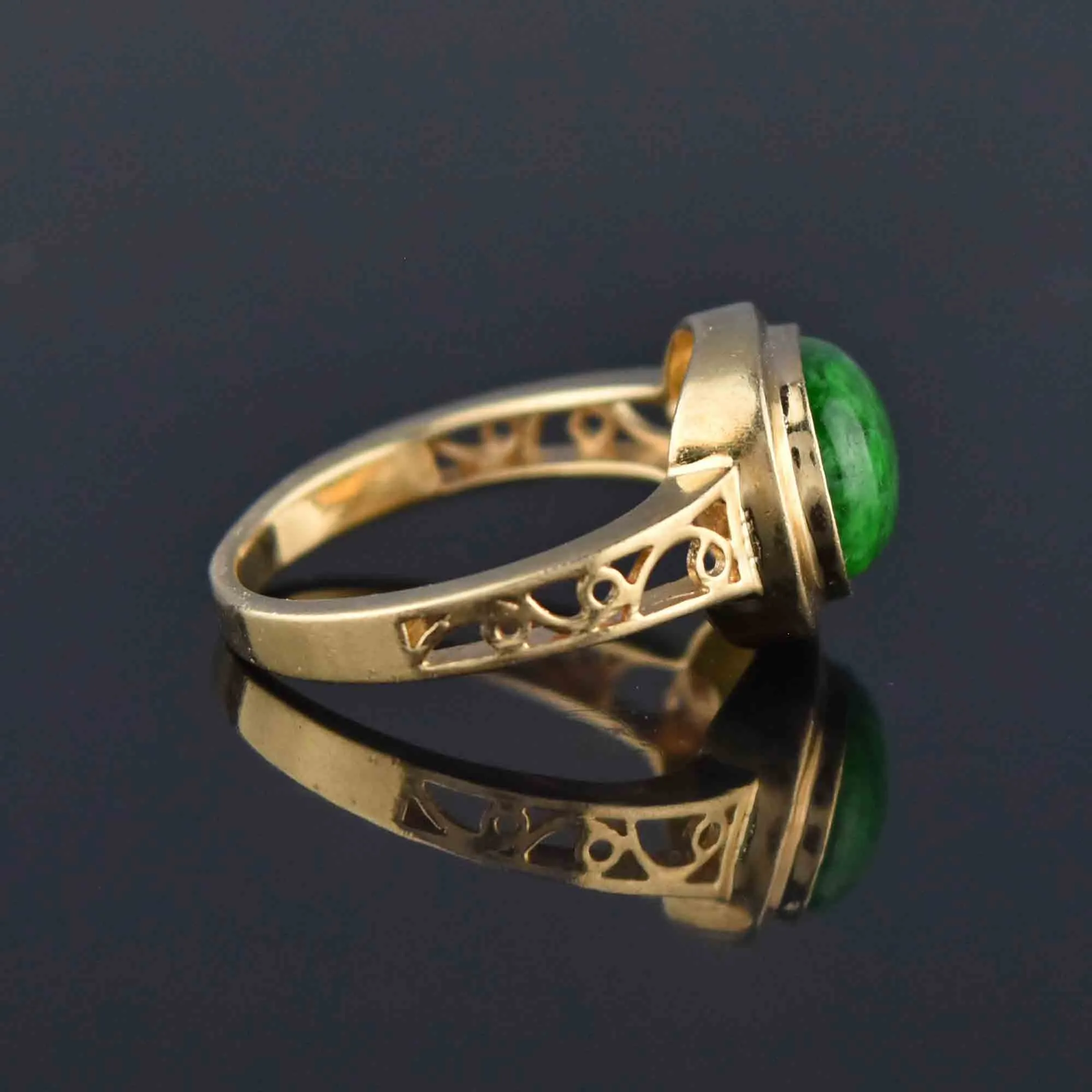 Burmese Maw Sit Sit Ring in 14K Gold, Green Jadeite