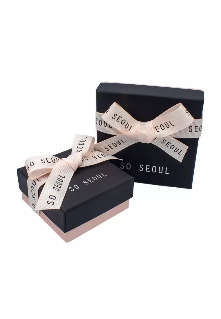 SO SEOUL Quinn Pearl in Pink Spiral Spring Bangle